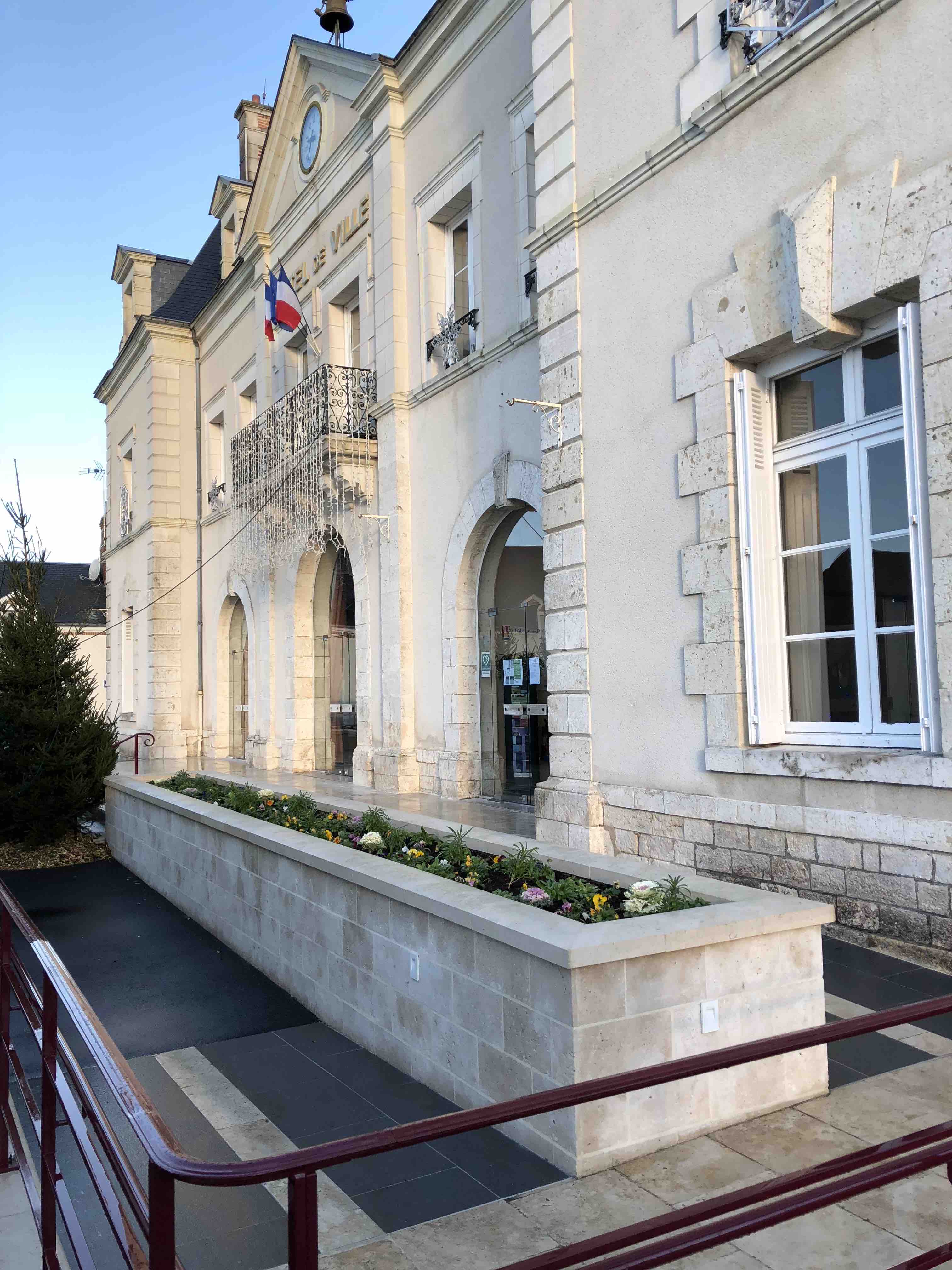 Mairie Cour Cheverny